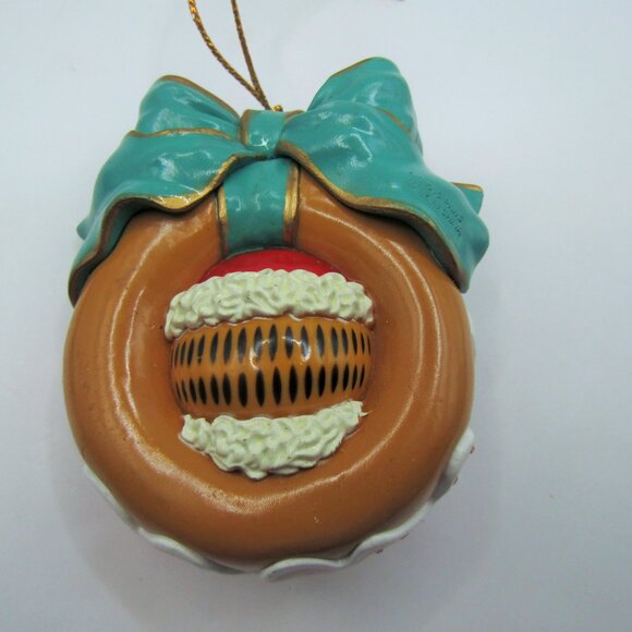 Paws 1996 Garfield in Donut Ornament - Picture 2 of 7
